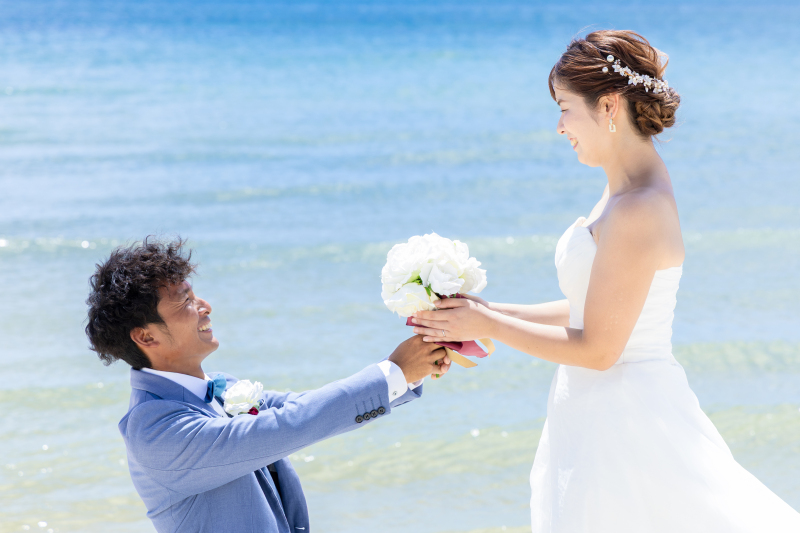 ※沖縄本島限定※【ベーシックフォトプラン+新婦カウンセリング付きヘアメイク】◇撮影地:天然ビーチ◇プロによるカウンセリング付き☆