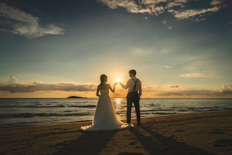 【沖縄本島エリア】※撮影日限定※ 沖縄ビーチサンセット撮影コミコミ100カット《全データ納品｜衣装｜ヘアメイク付｜追加料金不要》