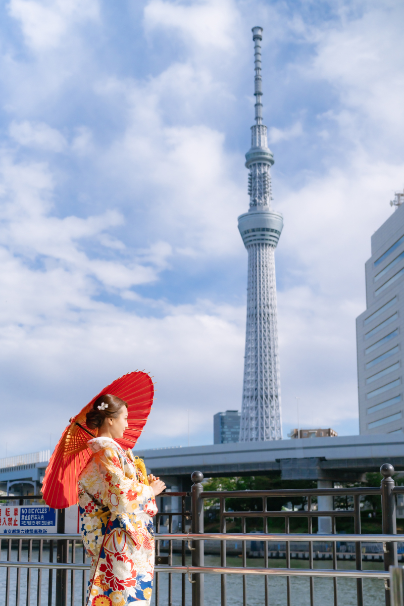 スカイツリーの前でご新婦様の特別なソロショット!