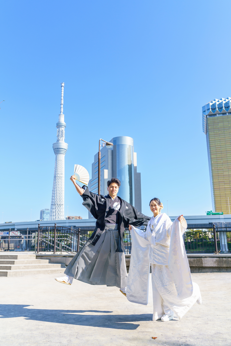 ラストショットはスカイツリーの前でジャンプ!