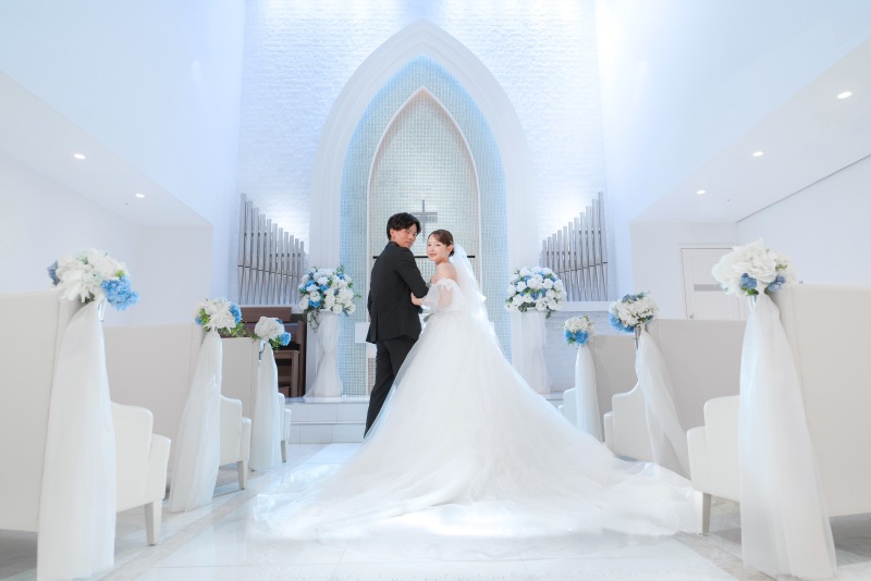 チャペルだからこそ映えるドレス選びも楽しんで！