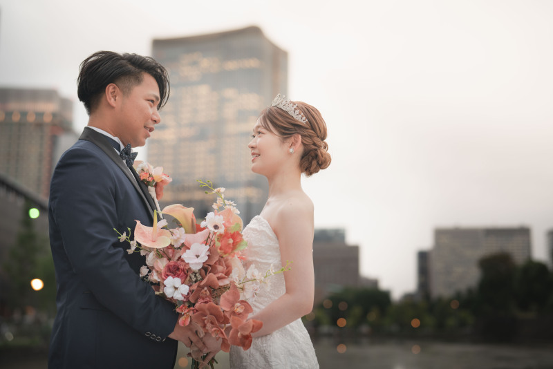 お話しさせていただく中で、おふたりのお人柄を知ると「こんなポーズは？」「こんなアングルは？」と、次々にアイデアが湧いてきます！撮影に慣れていなくても大丈夫、お客様からのリクエストも大歓迎！