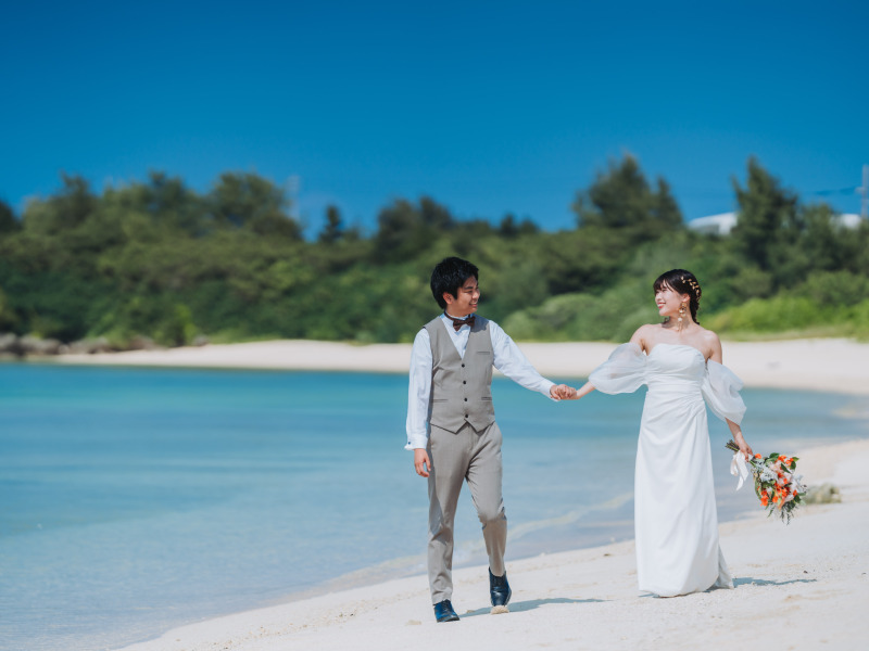 美しい沖縄のビーチでのショットも