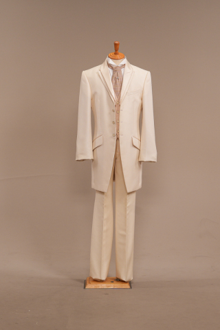 ペールホワイト