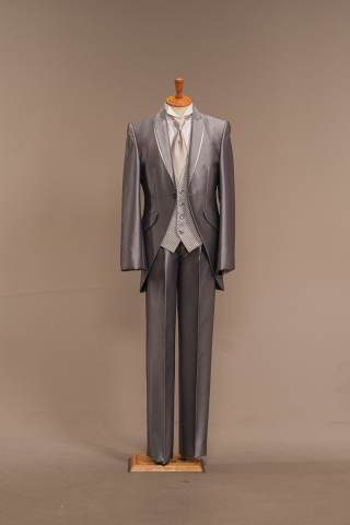 メタリックシルバー