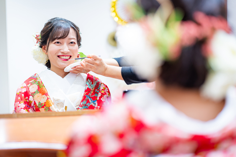 鏡越しに覗く特別なお支度のひととき