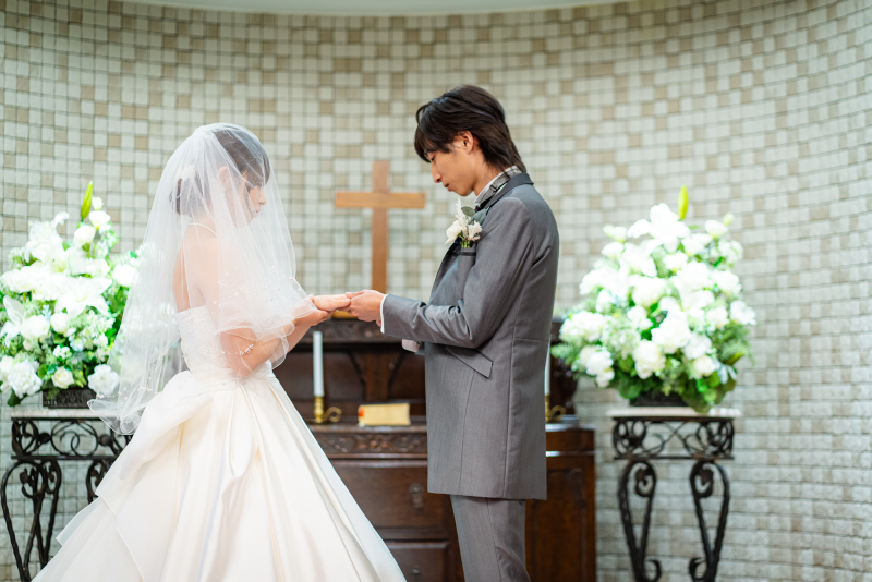 永遠を誓う真剣な横顔