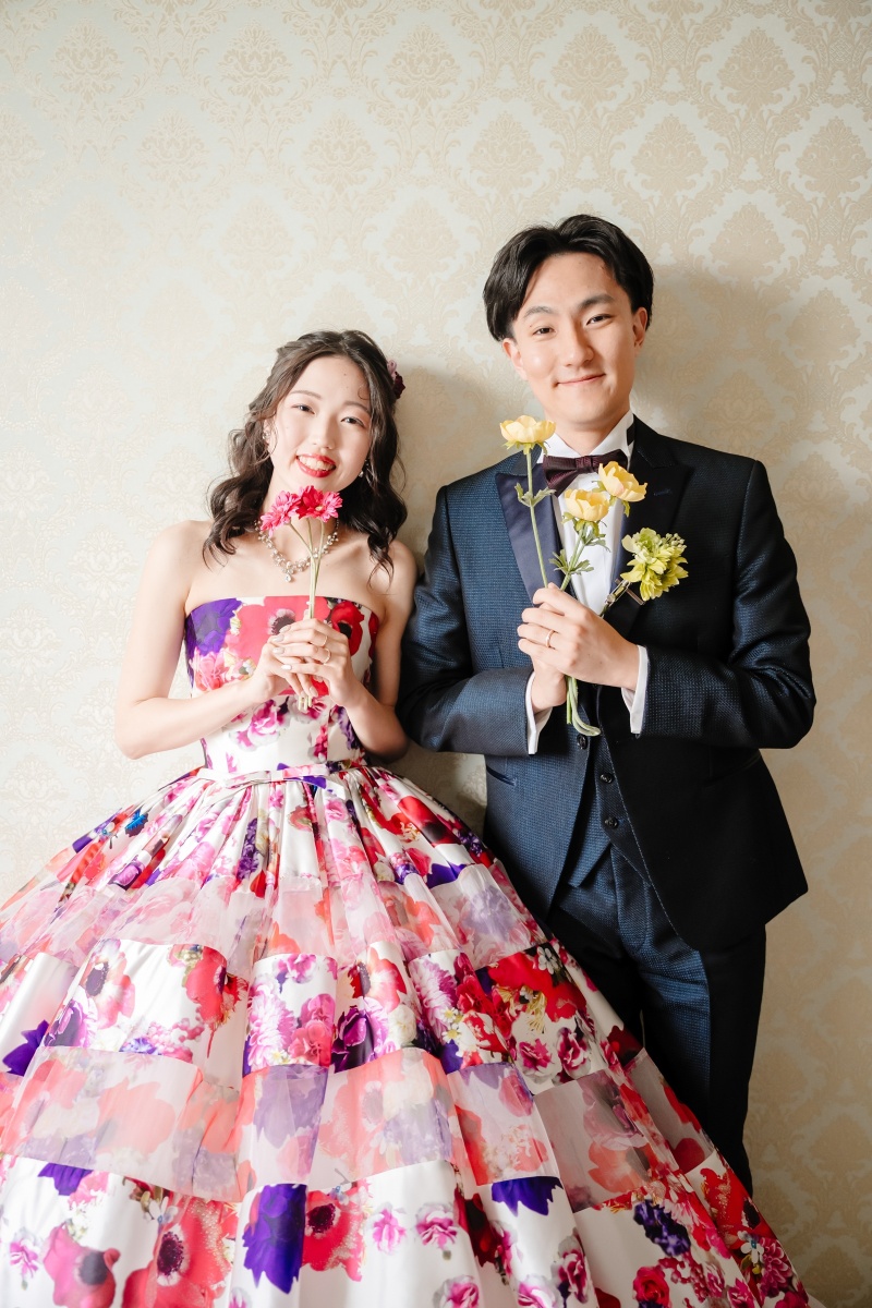 一輪のお花でおちゃめに決める、お揃いポーズ♪