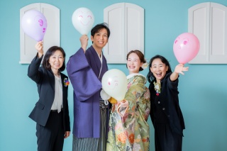 お持ち込みグッズで楽しいウェディングフォト♪