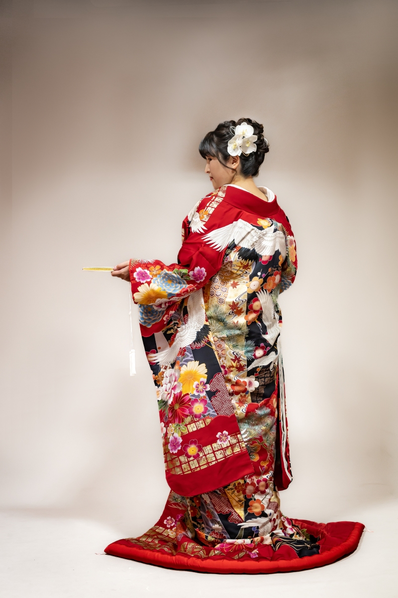 伝統の美しさを、凛とした後ろ姿で