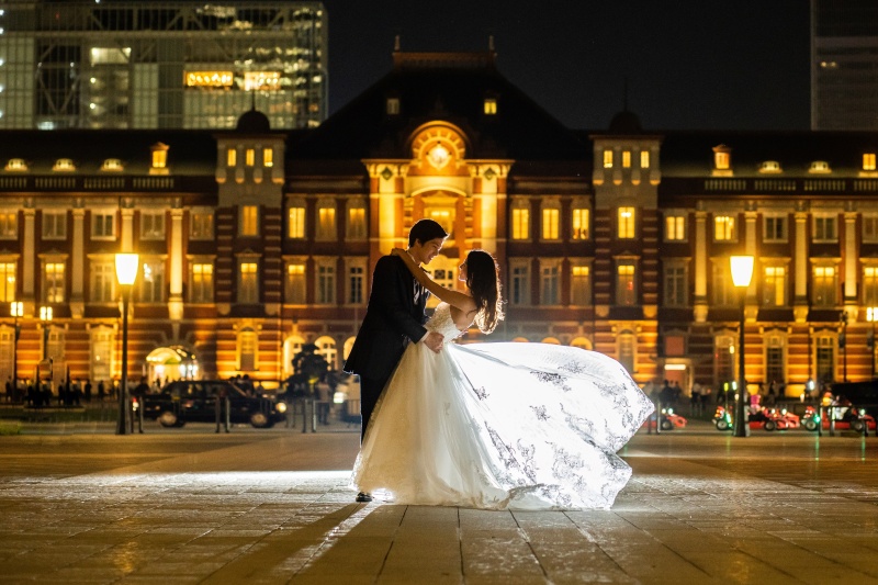 東京駅舎をバックに♪