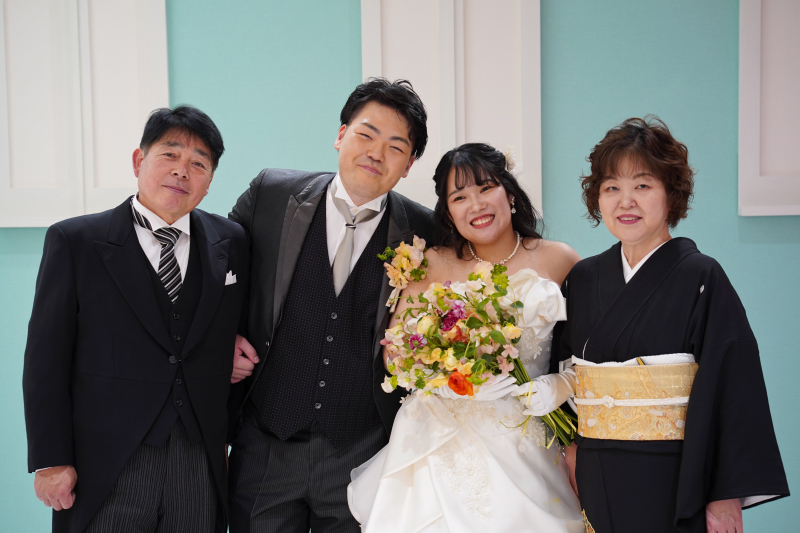 【会食+洋装スタンダードプラン】洋装フォトウェディングの後にお食事が楽しめます♪ご家族様にプレゼントできる写真2枚入台紙付