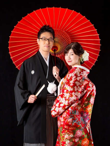 【和装データ2カット写真台紙付プラン】スタジオ内背景スクリーン前で撮るフォーマルな結婚写真★シンプルな撮影をご希望な方はこちら♪