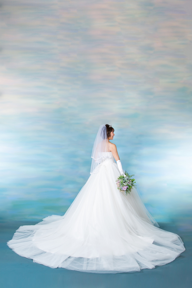 【洋装データ2カット台紙付プラン】スタジオ内背景スクリーン前で撮るフォーマルな結婚写真★