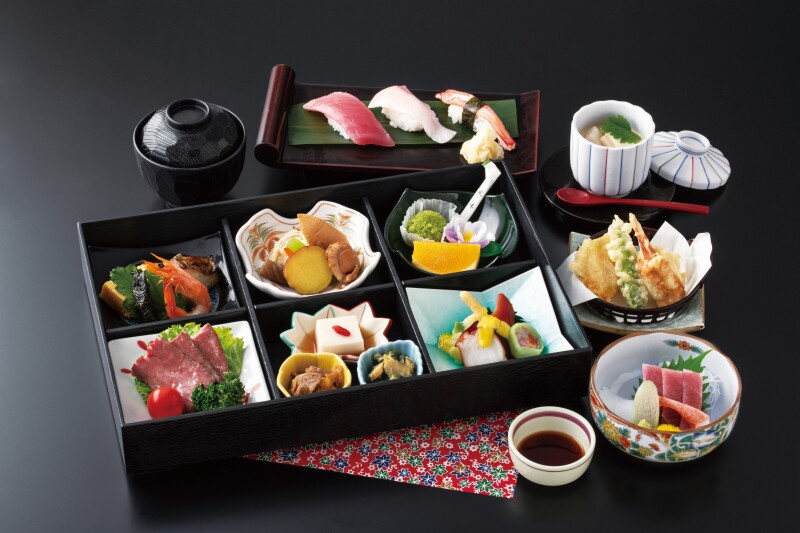 【会食+洋装スタンダードプラン】洋装フォトウェディングの後にお食事が楽しめます♪ご家族様にプレゼントできる写真2枚入台紙付