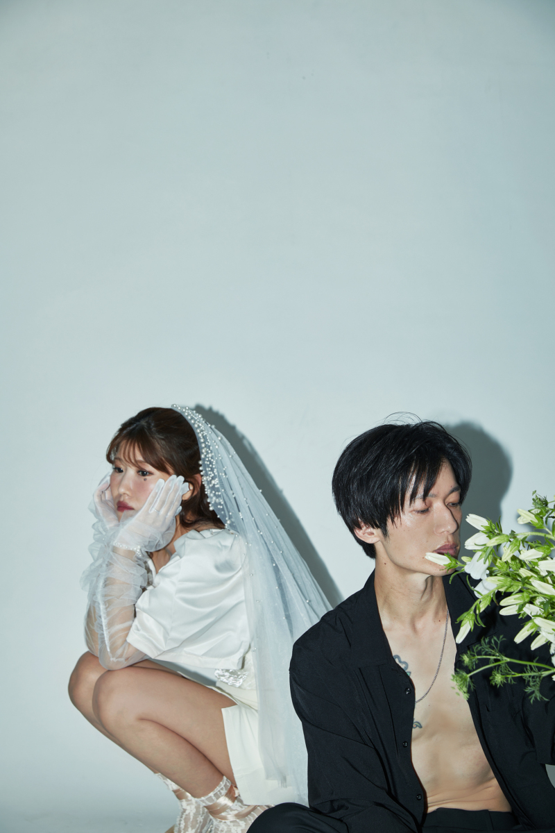 背景をそぎ落とすことで、おふたりが主役に