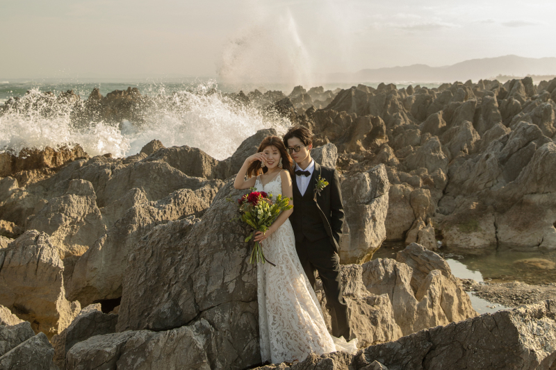 【海ロケフォトプラン】データ100カット保証(肌修正データ内20カット)｜提携衣装店衣装レンタル付き｜ブーケ付き(生花)