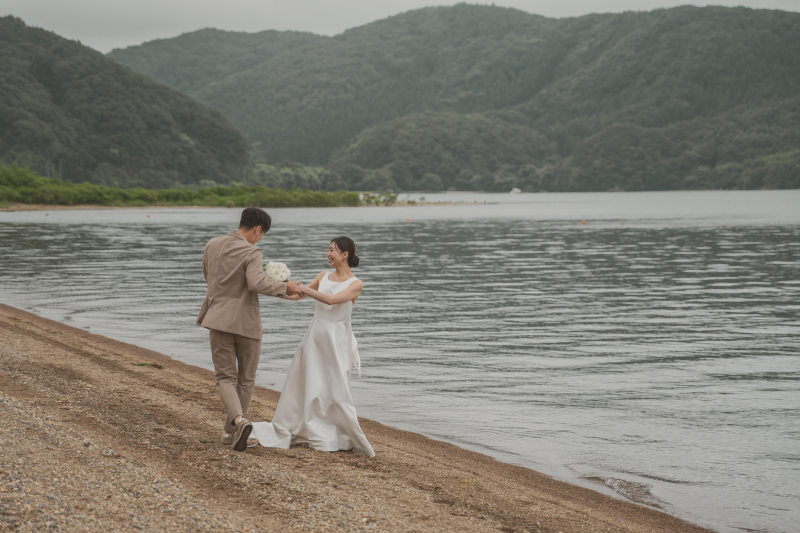 【ムービー+フォト】オープニングムービー等＋データ100カット(肌補正20カット込)｜当店無料ドレス1点or持込｜生花ブーケ付