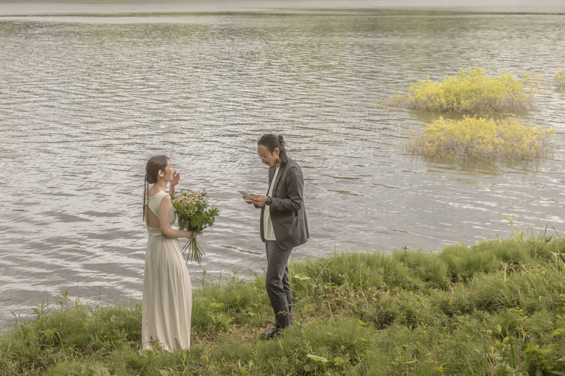 【湖畔ロケプラン】データ100カット(肌修正データ内20カット)｜当店無料ドレス1点or持込｜生花ブーケ付き