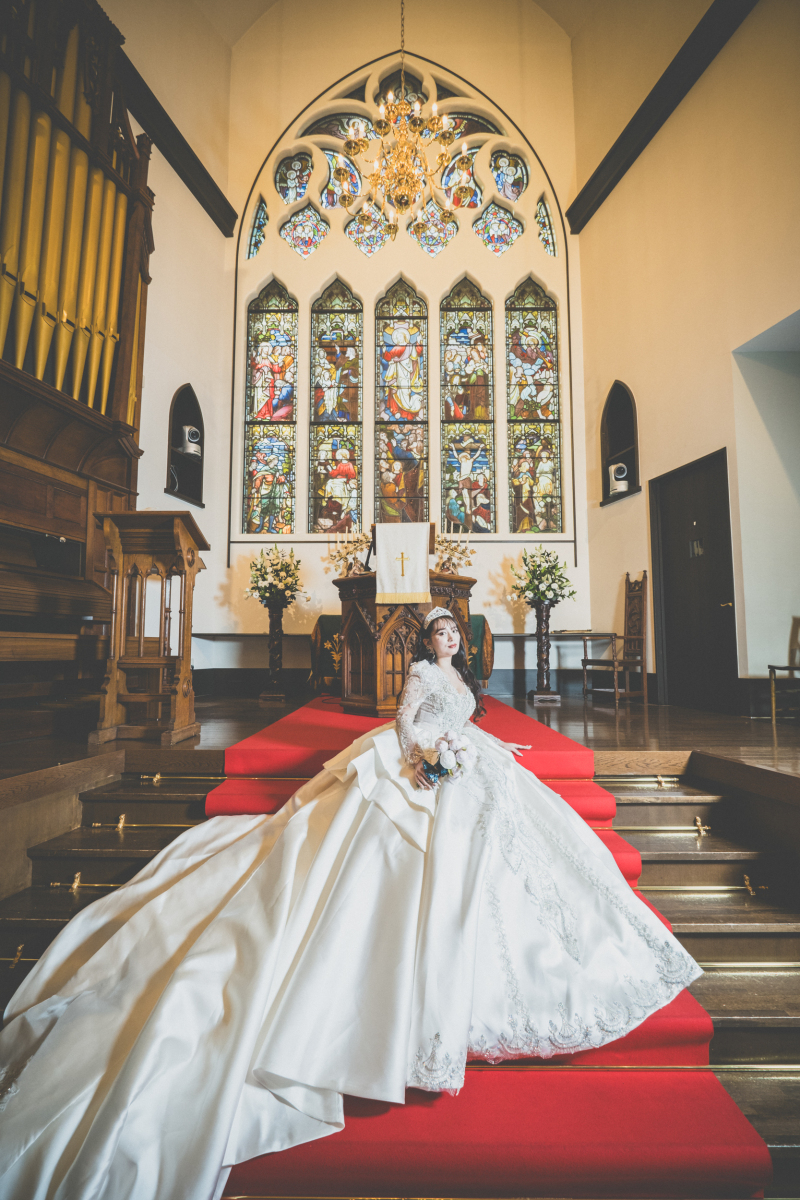 【チャペルフォトプラン】｜チャペルを貸切撮影｜データ100カット内20カット補正データ込｜提携衣装店衣装レンタル込｜生花ブーケ付