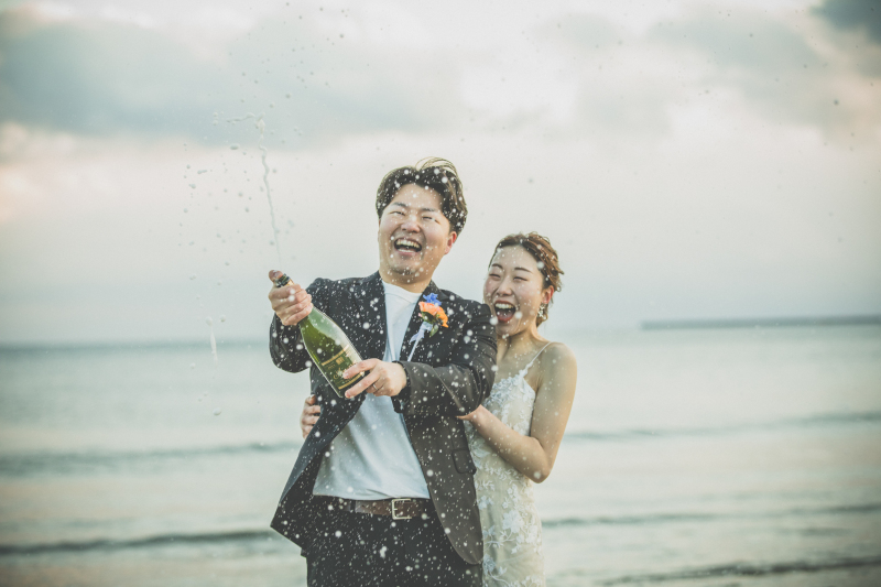 【スタジオ＋海ロケプラン】データ200カット保証(肌修正データ内30カット)｜当店無料ドレス1点or持込｜生花ブーケ付き