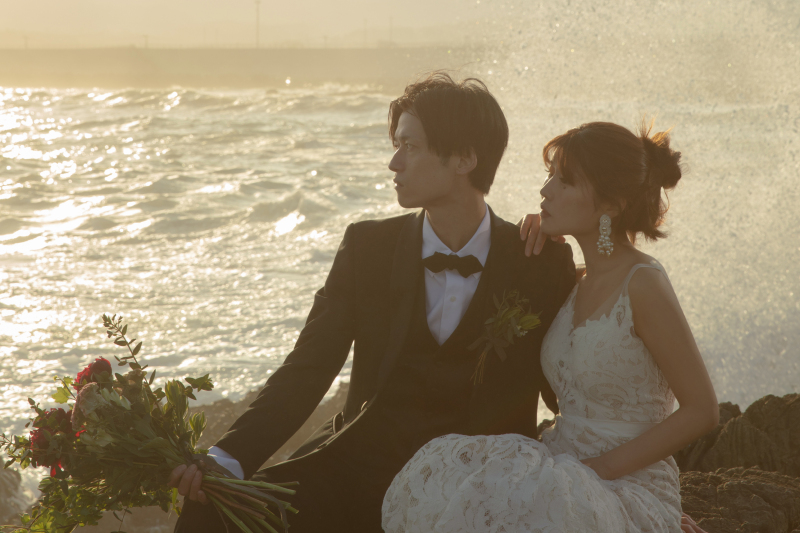 【海ロケフォトプラン】データ100カット保証(肌修正データ内20カット)｜提携衣装店衣装レンタル付き｜ブーケ付き(生花)