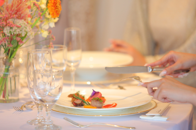 【チャペル式+フォトプラン+会食】チャペル+館内撮影フォト◆6名様分のお食事付◆洋装1着・ヘアメイク・着付け・全データ・会食込み