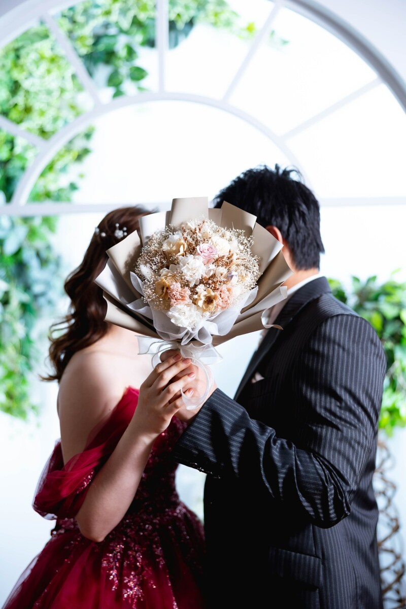 ブーケでお顔隠し！