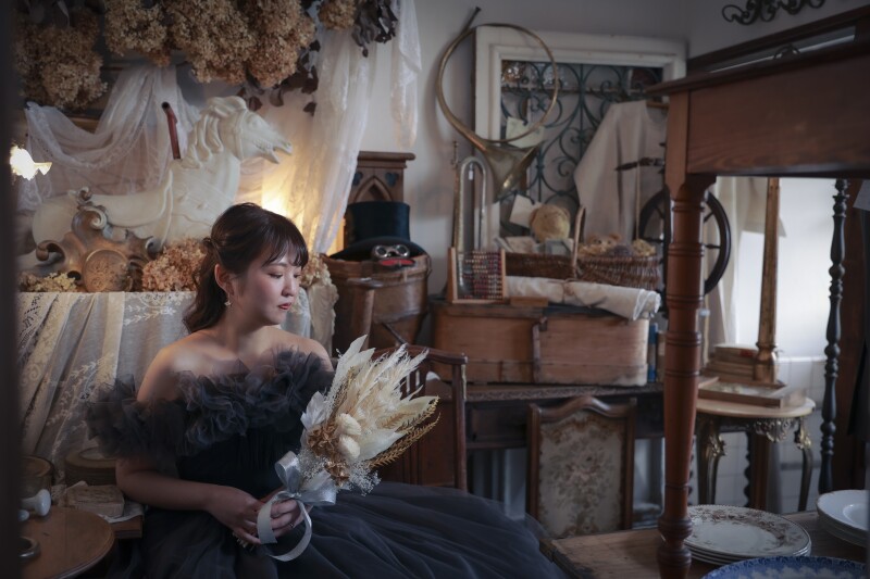 アンティークの家具に囲まれて