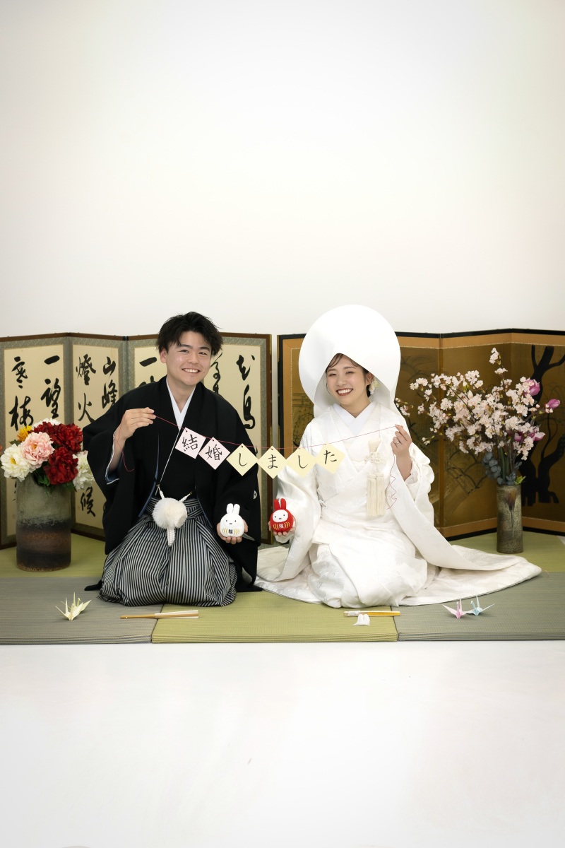 白無垢に綿帽子姿はギャラリーから歓声が上がる