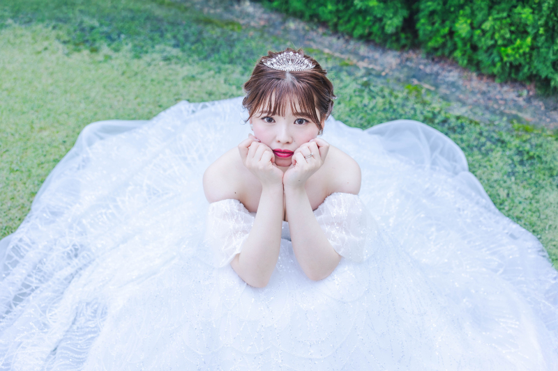 チャペルガーデンでリラックスしたお写真が可愛い