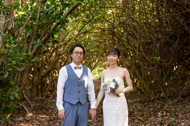 ベスト姿での撮影でカジュアルに