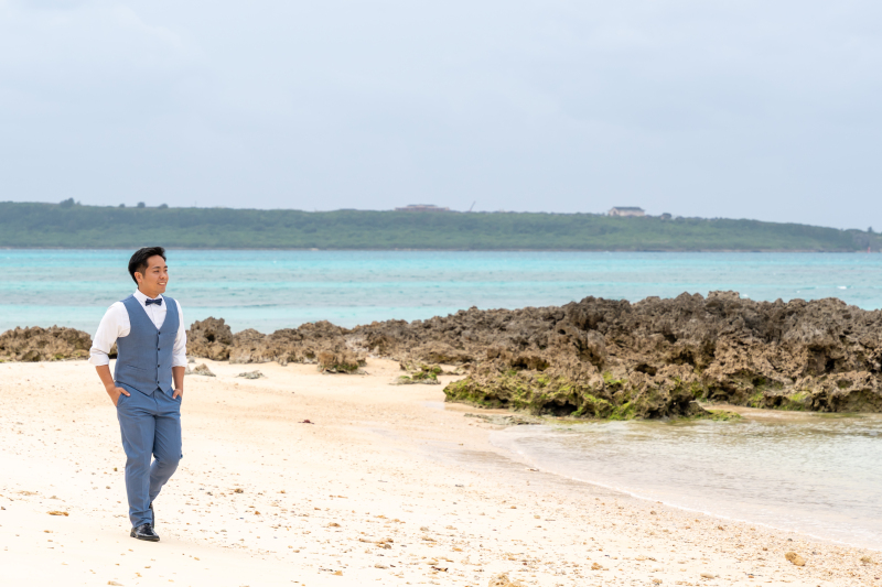 リゾートにぴったりの爽やかなタキシード