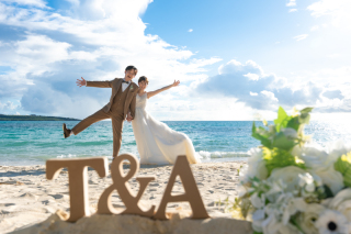 小物でおふたりらしさを演出＼ビーチフォト／