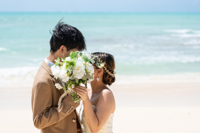 海辺での愛らしい瞬間