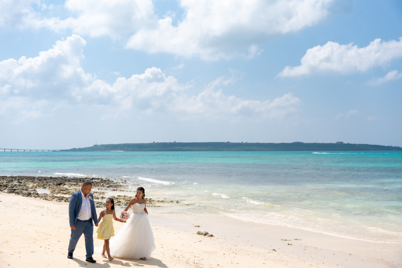家族3人の手つなぎショット