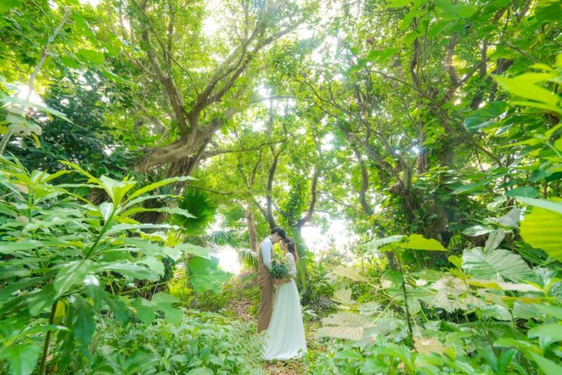 お得にフォトウエディングを