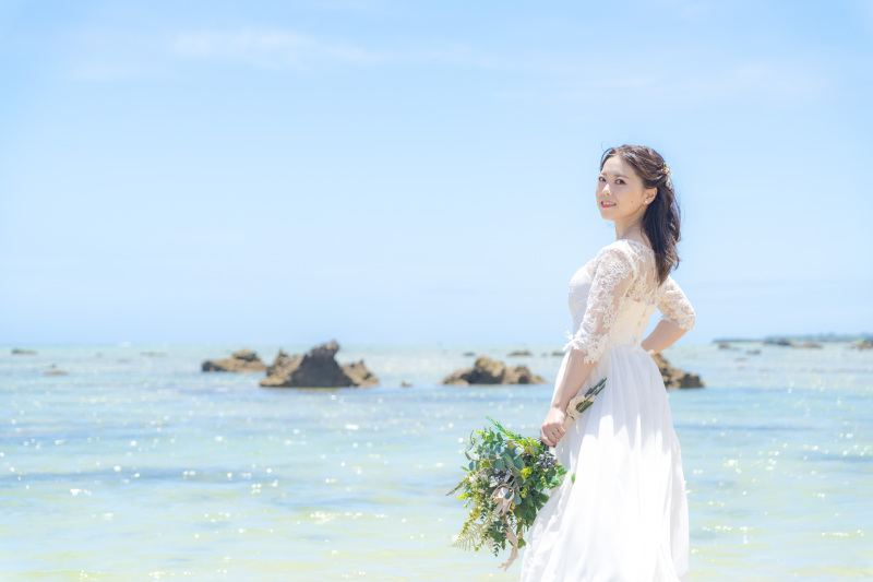 【宮古島】\プロの美容アテンド同行の安心撮影♪*/68,200円で50カット!ドレス選び放題!10月~12月もまだ間に合う!