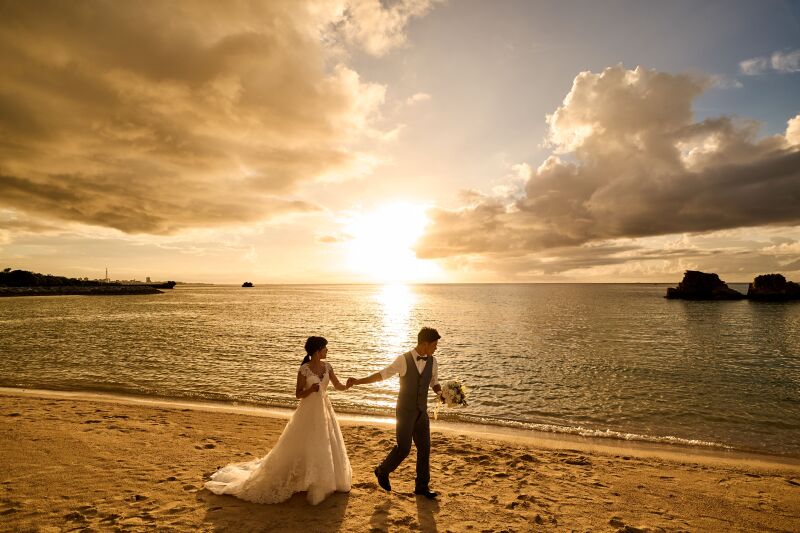 【沖縄本島】12~2月迄撮影の期間限定★特別価格!\70カットを8.8万円で叶える★*/憧れのビーチ&サンセット撮影♪