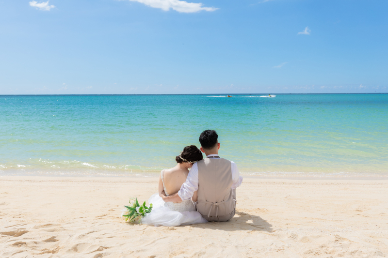 【沖縄本島】\10~12月も間に合う/ビーチ&グリーンフォト衣装2着付100カットPlanを99,000円で♪プロヘアメイク付!