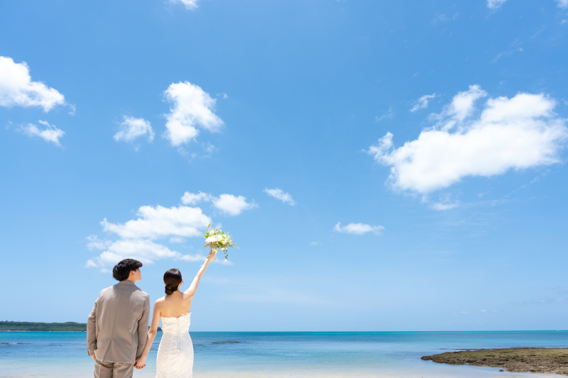【宮古島・石垣島限定】12~2月限定の限定価格!\こだわりの衣裳2着付/100カット11万円で叶えるビーチ&チャペル撮影プラン♪