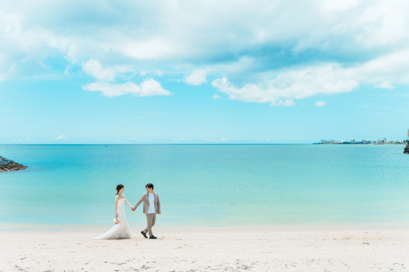 【沖縄本島限定】12~2月までの限定特別価格!70カットを8.8万円で叶える★\憧れのビーチ&サンセット撮影♪/