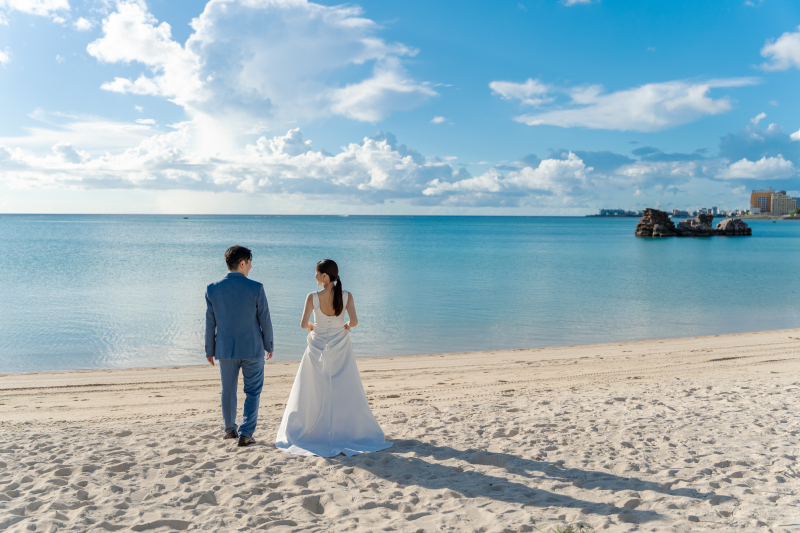 【沖縄本島1日2組様限定】\44,000円でビーチ50カット!ドレス選び放題!9月末までの撮影!