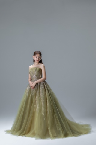 オリーブグリーン