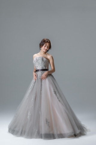 ピンクベージュ