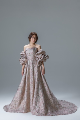 シャンパンピンク