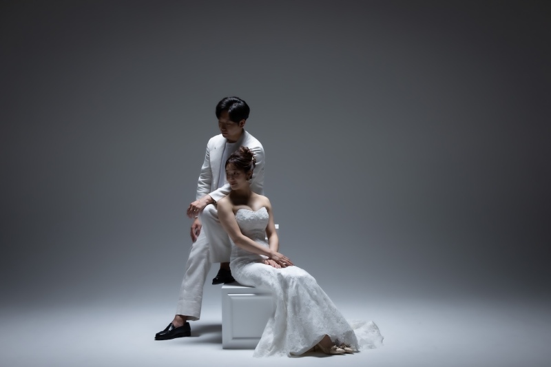 白背景でスタイリッシュにシンプルに