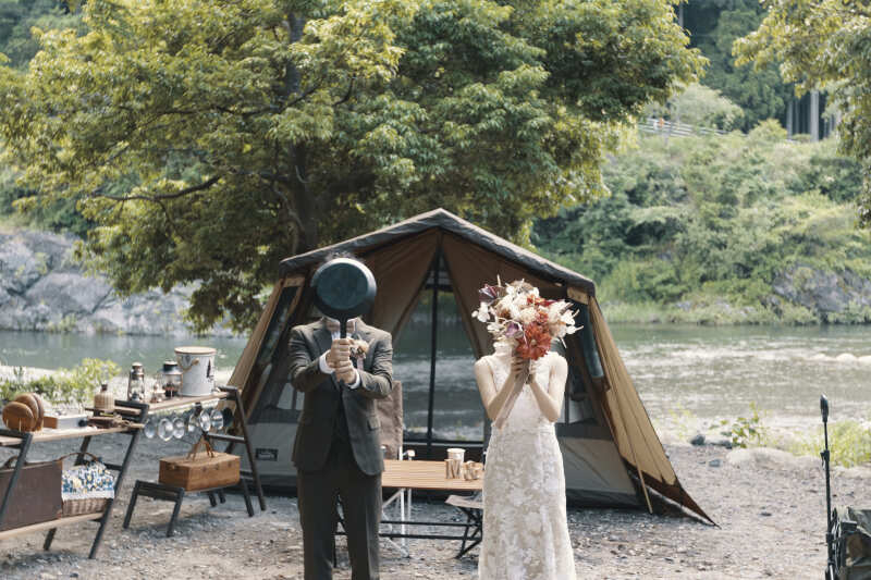 【キャンプフォト】キャンプ場でフォトプラン♢ドレス・ヘアメイクアテンド・ブーケ付き/データ200カット