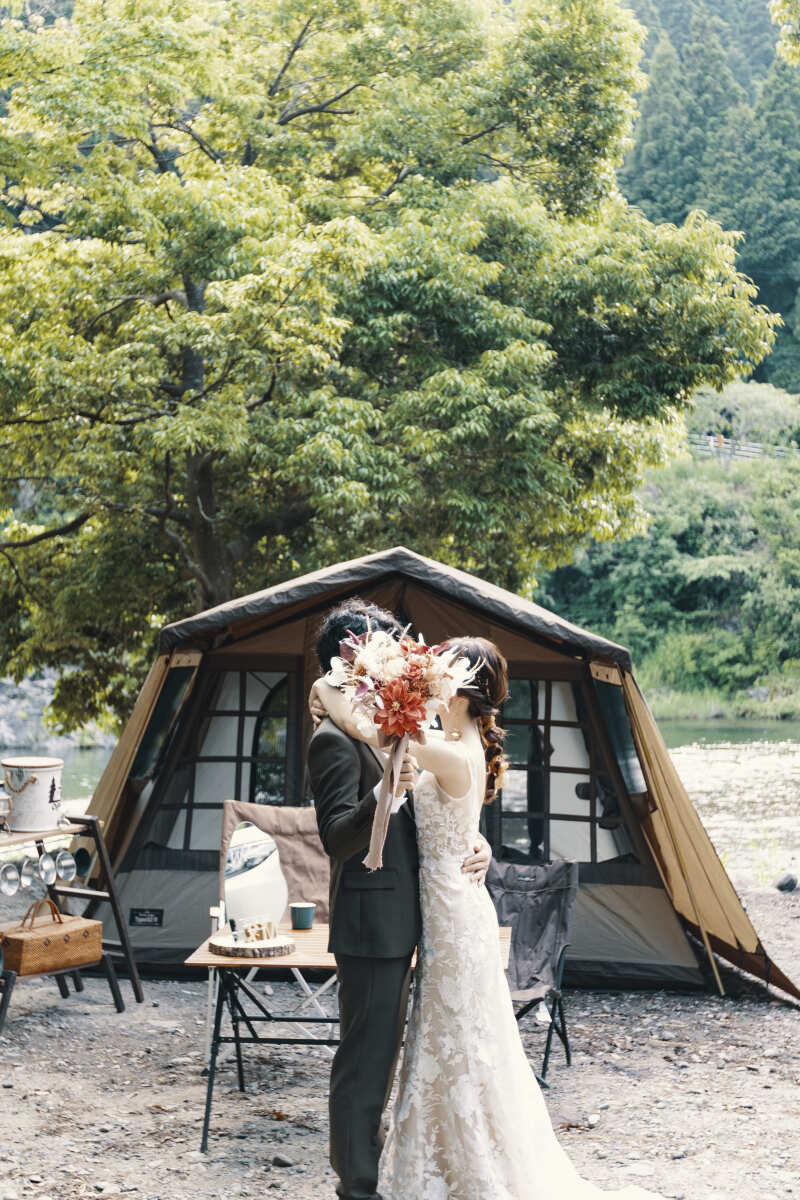 【キャンプフォト】キャンプ場でフォトプラン♢ドレス・ヘアメイクアテンド・ブーケ付き/データ200カット