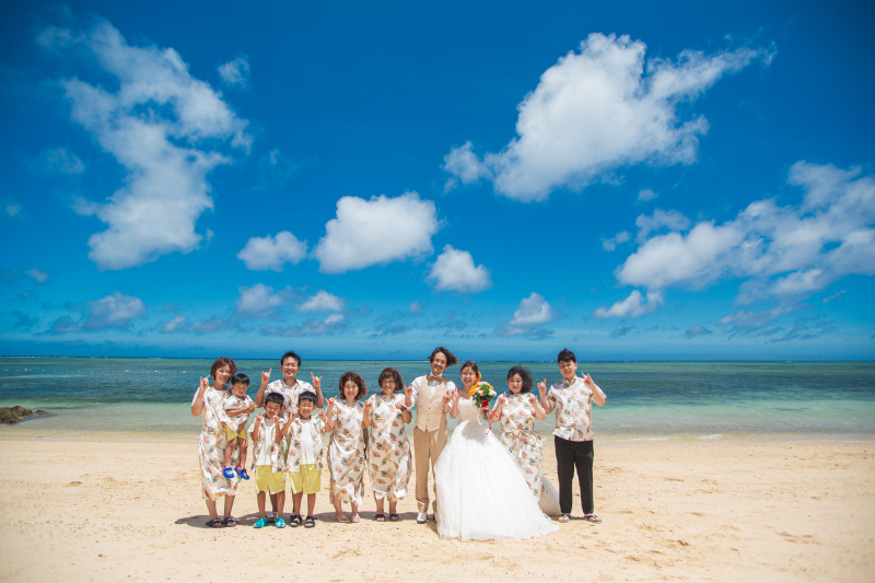 小さな結婚式 沖縄那覇店_海で撮影できる